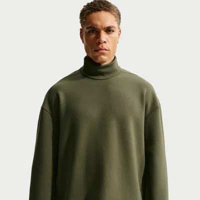 Nike Men's 24.7 Impossiblysoft Dri-fit Turtleneck In Green
