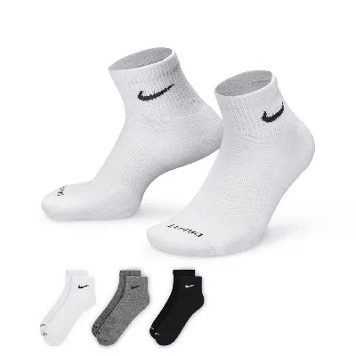 Nike Men's Everyday Plus Cushioned Training Ankle Socks (3 Pairs) In White