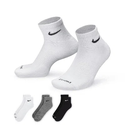 Nike Men's Everyday Plus Cushioned Training Ankle Socks (3 Pairs) In White/black/grey