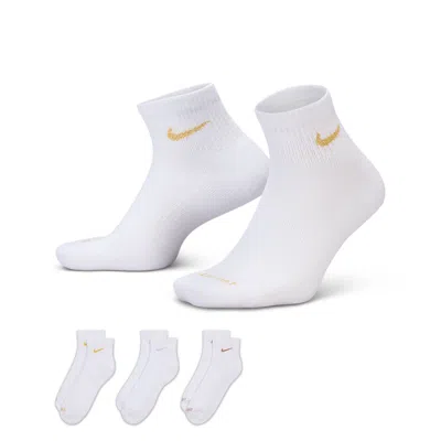 Nike Men's Everyday Plus Cushioned Training Ankle Socks (3 Pairs) In White