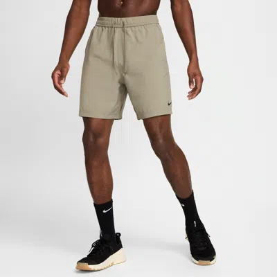 Nike Men's Form Dri-fit 7" Unlined Versatile Shorts In Green