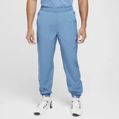 Nike Men's Form Dri-fit Tapered Versatile Pants In Blue