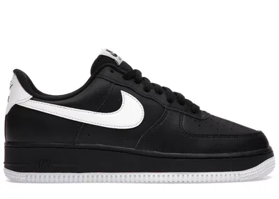 Pre-owned Nike Men's  Air Force 1 Low '07 Sneakers In Black/white