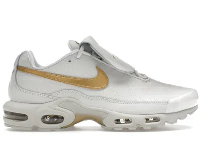 Pre-owned Nike Men's  Air Max Plus Tiempo Sneakers In Phantom/metallic Gold