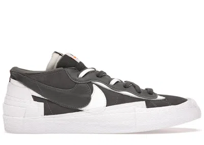 Pre-owned Nike Men's  Blazer Low Sacai Sneakers In Iron Grey/white