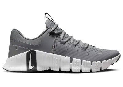 Pre-owned Nike Men's  Free Metcon 5 Tb Sneakers In Gunsmoke/black/white In Multi