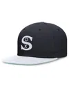 NIKE MEN'S NIKE NAVY, WHITE DISTRESSED CHICAGO WHITE SOX REWIND COOPERSTOWN TRUE PERFORMANCE FITTED HAT