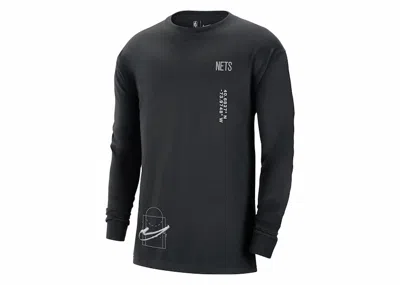 Pre-owned Nike Men's  Nba Brooklyn Nets Courtside Loose Fit Long Sleeve T-shirt In Black