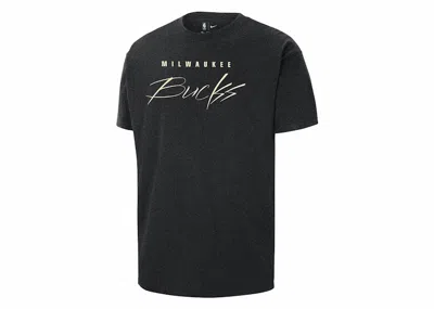 Pre-owned Nike Men's  Nba Milwaukee Bucks Courtside Max 90 Loose Fit T-shirt In Dark Grey/cream