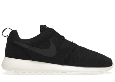 Pre-owned Nike Men's  Roshe Run Sneakers In Black/anthracite/sail