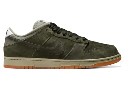 Pre-owned Nike Men's  Sb Dunk Low Pro B Sneakers In Sequoia/oil Green
