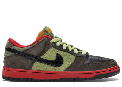 Pre-owned Nike Men's  Sb Dunk Low Sneakers In Asparagus/black In Multi