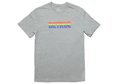 Pre-owned Nike Men's  Sportswear Be True Tee Shirt In Gray