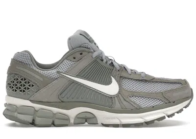 Pre-owned Nike Men's  Zoom Vomero 5 Sneakers In Dark Stucco/light Smoke Grey/phantom In Multi