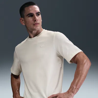 Nike Men's Primary Dri-fit Short-sleeve Versatile Top