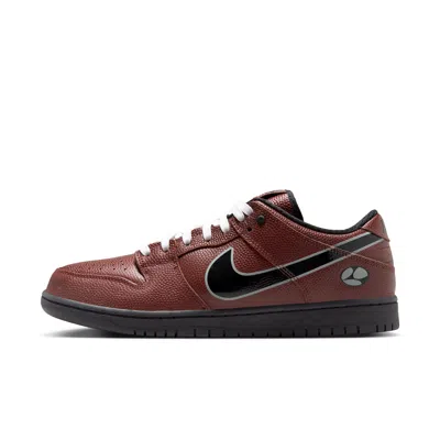 Nike Men's  Sb Dunk Low Pro Skate Shoes In Burgundy