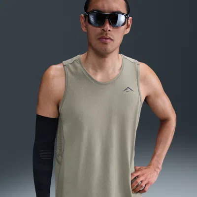 Nike Men's Solar Chase Dri-fit Adv Running Tank Top In Green