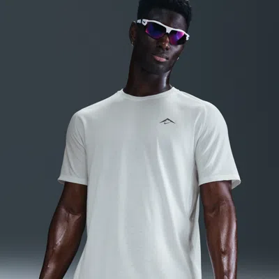 Nike Men's Solar Chase Dri-fit Adv Short-sleeve Running Top In White