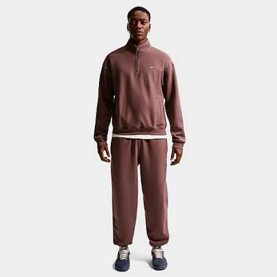 Nike Men's Solo Swoosh Cuffed Fleece Pants In Burgundy