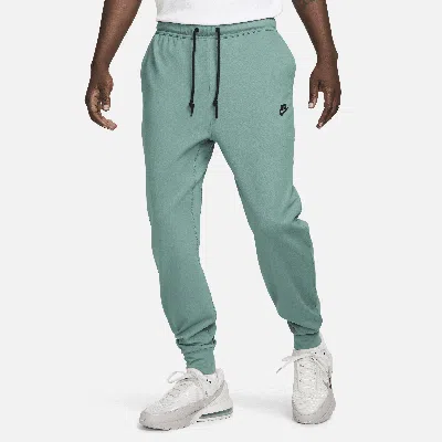 Nike Men's  Sportswear Tech Knit Lightweight Jogger Trousers In Green