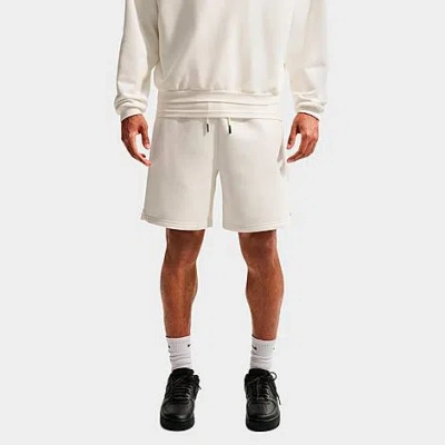 Nike Men's Standard Issue Therma-fit 8" Brushed Fleece Basketball Shorts In White
