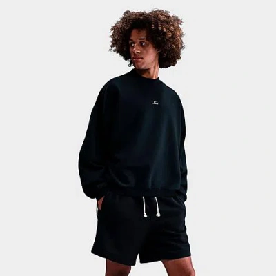 Nike Men's Standard Issue Therma-fit Basketball Crewneck Sweatshirt In Black