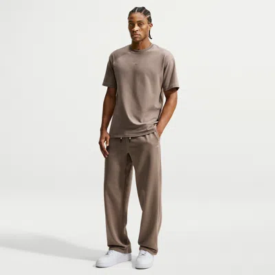 Nike Men's Standard Issue Therma-fit Brushed Open-hem Basketball Pants In Brown