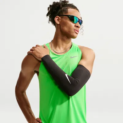 Nike Men's Stride Dri-fit Adv Running Tank Top In Green