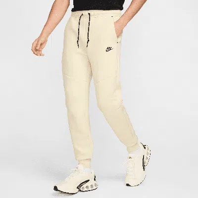 Nike Men's Tech Fleece Jogger Pants In Brown