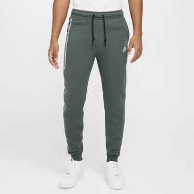 Nike Men's Tech Reflective Details Fleece Jogger Pants In Vintage Green/bemis Silver