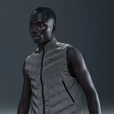 Nike Men's Therma-fit Adv Reflective Running Vest In Gray