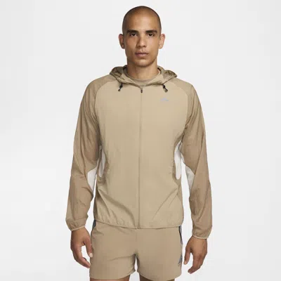 Nike Men's Trail Aireez Running Jacket In Khaki/ Light Bone/ Black