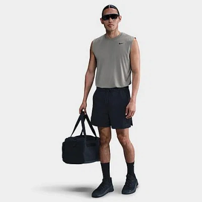 NIKE NIKE MEN'S UNLIMITED DRI-FIT 5" UNLINED SEERSUCKER VERSATILE SHORTS
