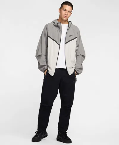 Nike Men's Woven Tech Pants In Black