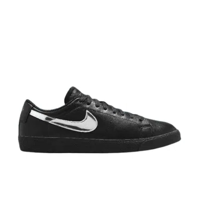 NIKE MEN'S ZOOM BLAZER LOW X DANCER SKATEBOARD SHOE IN BLACK/METALLIC SILVER-BLACK