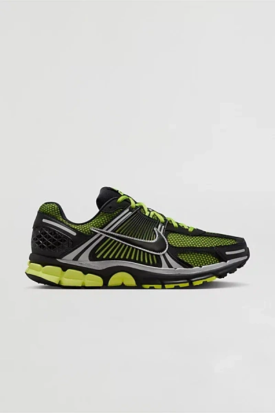 NIKE MEN'S ZOOM VOMERO 5 SNEAKER IN LEMON VENOM/BLACK/WHITE, MEN'S AT URBAN OUTFITTERS