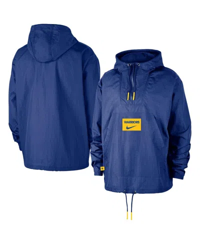 NIKE MEN'SÂ ROYAL GOLDEN STATE WARRIORS COURTSIDE PREMIUM CLUB ANORAK QUARTER-ZIP PULLOVER HOODIE