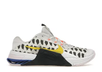 Pre-owned Nike Metcon 7 Print (women's) Sneakers In White/black/gold