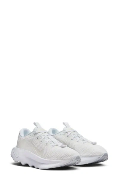 NIKE NIKE MOTIVA ROAD RUNNER WALKING SHOE
