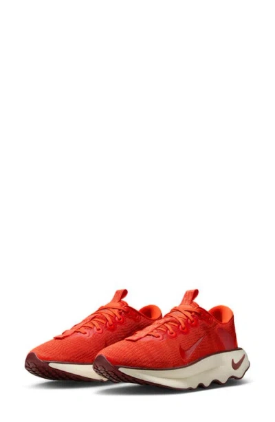 Nike Motiva Road Runner Walking Shoe
