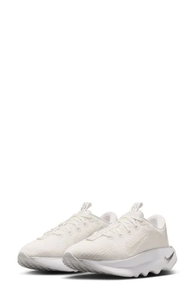 Nike Motiva Road Runner Walking Shoe In White