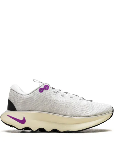 Nike Motiva Sneakers In Grey