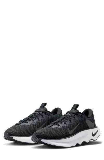 NIKE NIKE MOTIVA WALKING SNEAKER