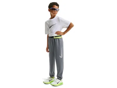Nike Multi Dri-fittm Knit Training Pants (little Kid/big Kid) Boy's Workout Smoke Grey/white: Sm (7-8 Big In Gray