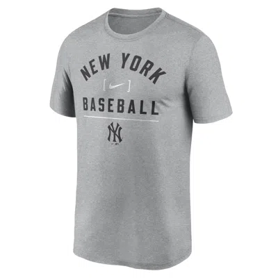Nike New York Yankees Arch Baseball Stack  Men's Dri-fit Mlb T-shirt In Grey