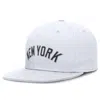 Nike Men's White New York Yankees Evergreen Performance Flex Hat In White