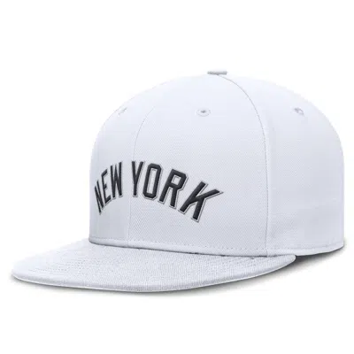 NIKE NEW YORK YANKEES TRUE  MEN'S DRI-FIT MLB FITTED HAT,1015813045
