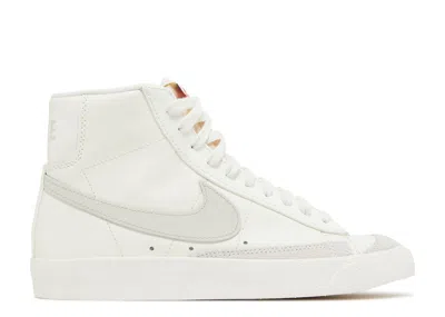 Nike Wmns Blazer Mid '77 Vintage 'sail Light Bone' In White