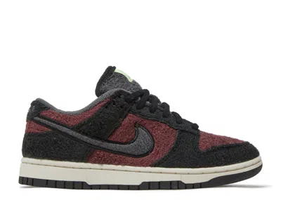 Nike Wmns Dunk Low Se 'fleece - Burgundy Crush' In Red
