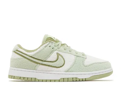 Nike Wmns Dunk Low Se 'fleece - Honeydew' In Green